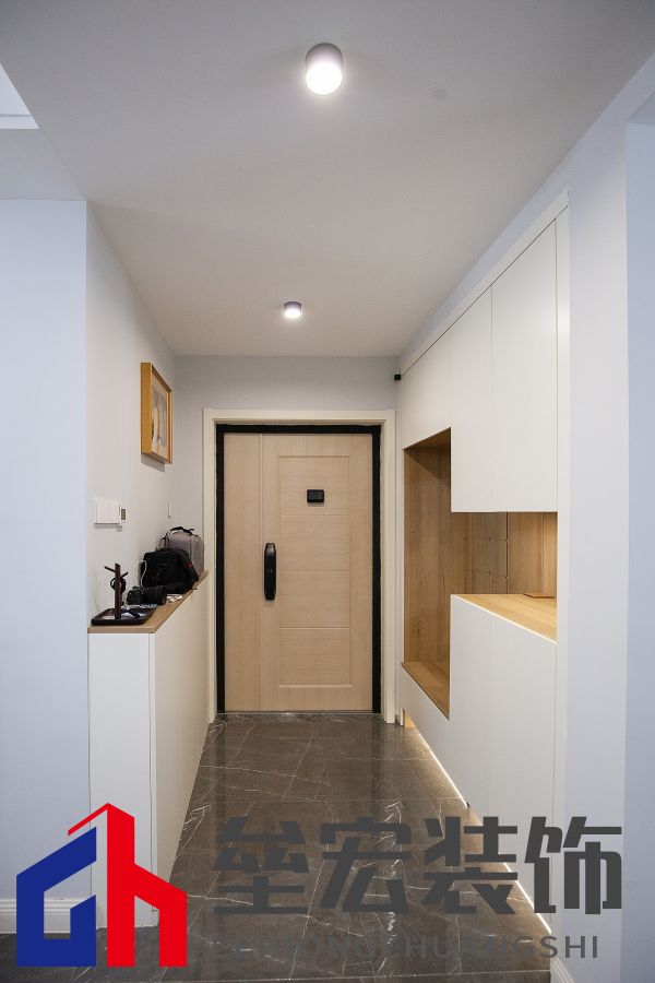 白色、木色與黑色演繹同一空間下的不同格調(diào)！