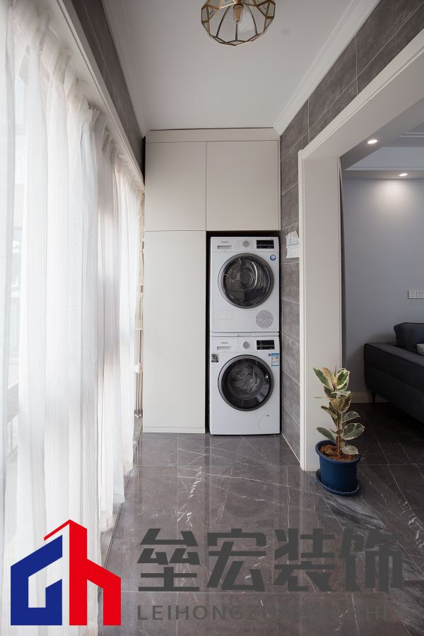 白色、木色與黑色演繹同一空間下的不同格調(diào)！