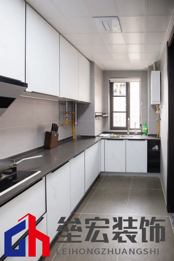 白色、木色與黑色演繹同一空間下的不同格調(diào)！