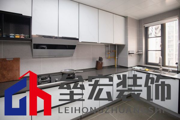 白色、木色與黑色演繹同一空間下的不同格調(diào)！