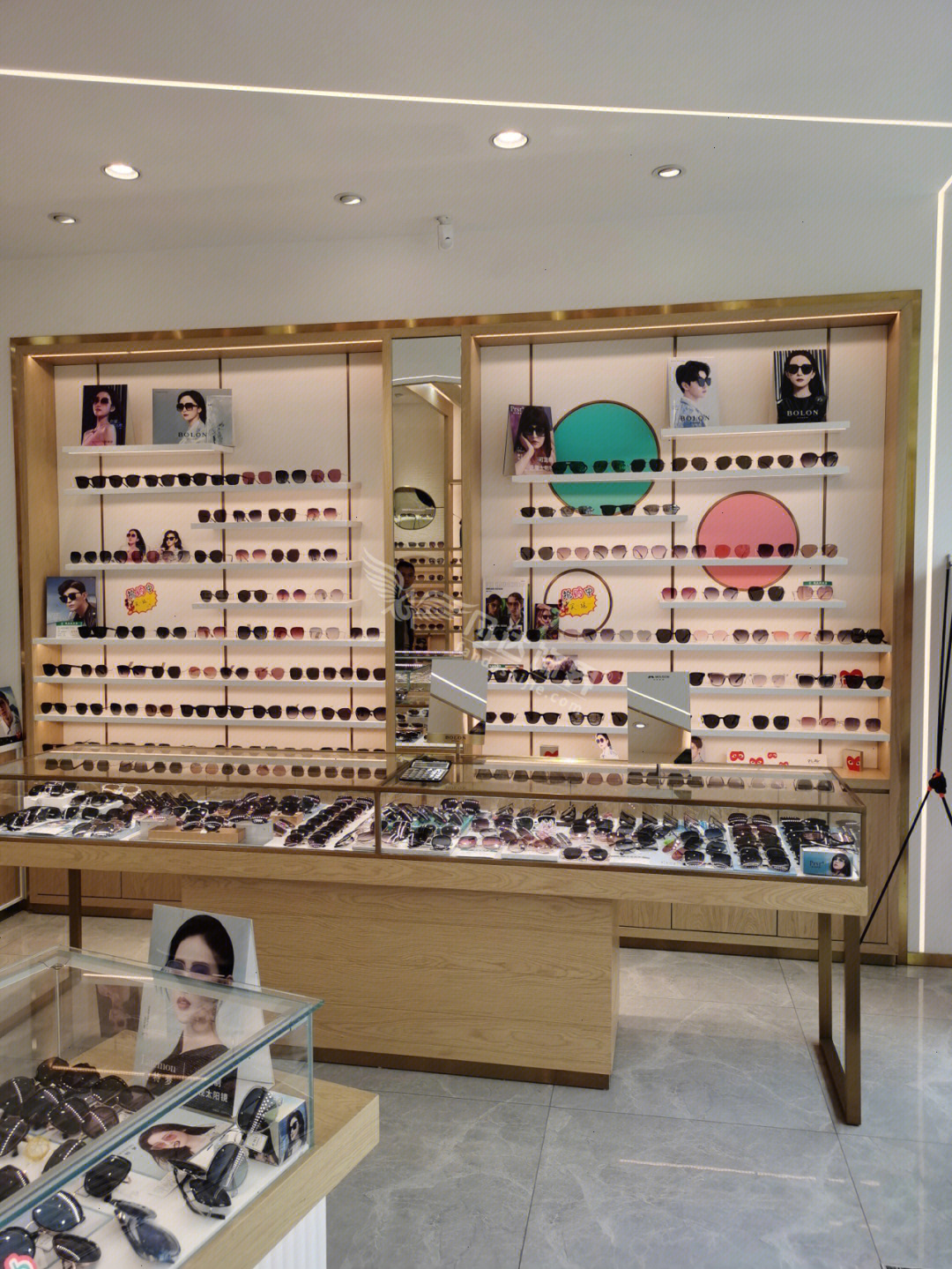 眼鏡88店的眼鏡貴嗎_廈門(mén)眼鏡店裝修_廈門(mén)小眼鏡大排檔