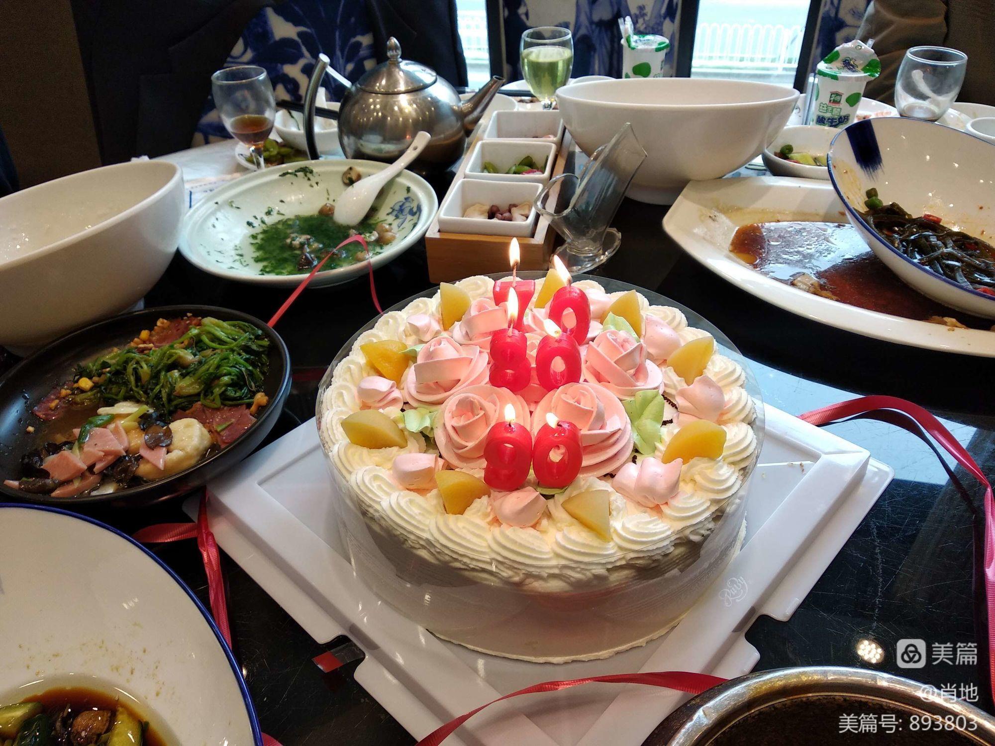 廈門生日?qǐng)鼍安贾胈廈門過(guò)生日的觀景餐廳_廈門布置生日?qǐng)鼍暗牡胤?/></p>
<p style=