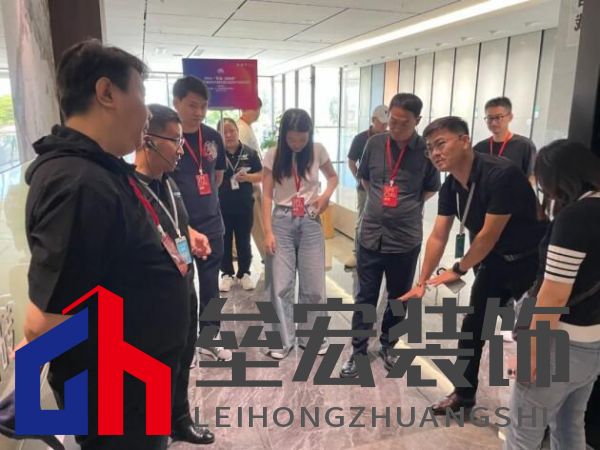 2024「京聞·創(chuàng)響杯」建筑裝飾產(chǎn)品設(shè)計大賽評審團(tuán)走進(jìn)又覓瓷磚·巖板