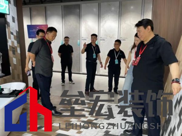 2024「京聞·創(chuàng)響杯」建筑裝飾產(chǎn)品設(shè)計大賽評審團(tuán)走進(jìn)又覓瓷磚·巖板