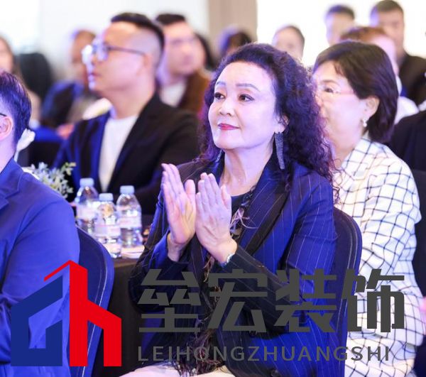 490萬(wàn)奧古斯汀床墊攜手企業(yè)家張?zhí)m閃耀黃浦江，法國(guó)崔佧打造新品發(fā)布會(huì)盛宴